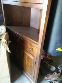 Corner hutch
