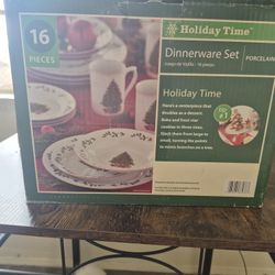 16 Piece Christmas Plate Set $25