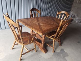 Table with 4 Chairs