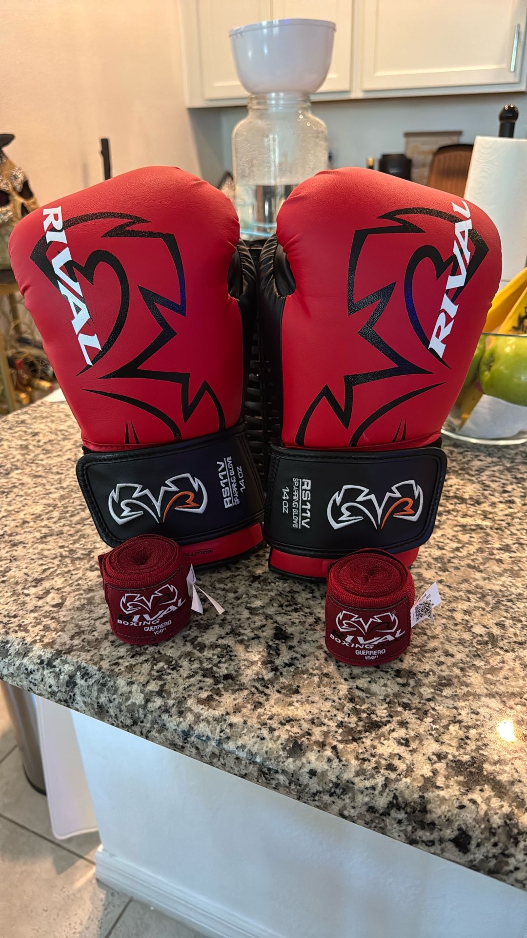 RS11V Red 14oz RS11V EVOLUTION SPARRING GLOVES