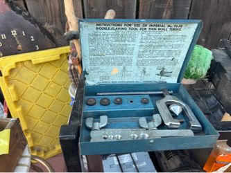 Pipe flaring tool (brake lines)