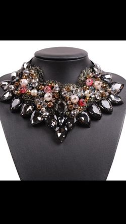 Rhinestone and pearl ribbon necklace