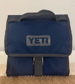 YETI Daytrip Lunch Bag – Navy – Like New