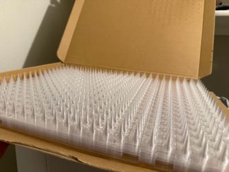 Cat spikes strip