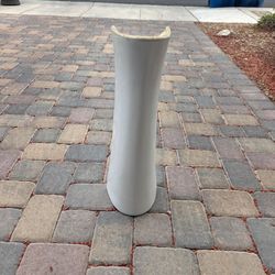 Pedestal for bathroom sink