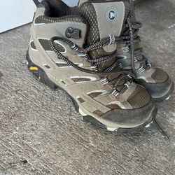 hiking Boots 