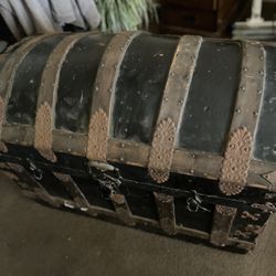 Antique Hump Back Steamer Travel Trunk Late 19th Early 20S