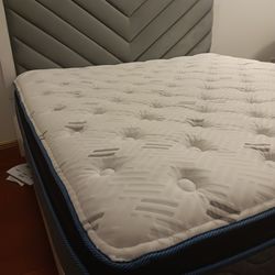 *Wow!!!*---Stunning Colby Platform King Bed/Dresser Sets---Nightstands Only $99!!!---Delivery/Financing🫡