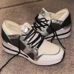 Michael Kors sneakers nuevos – talla 6.5 (mujer)