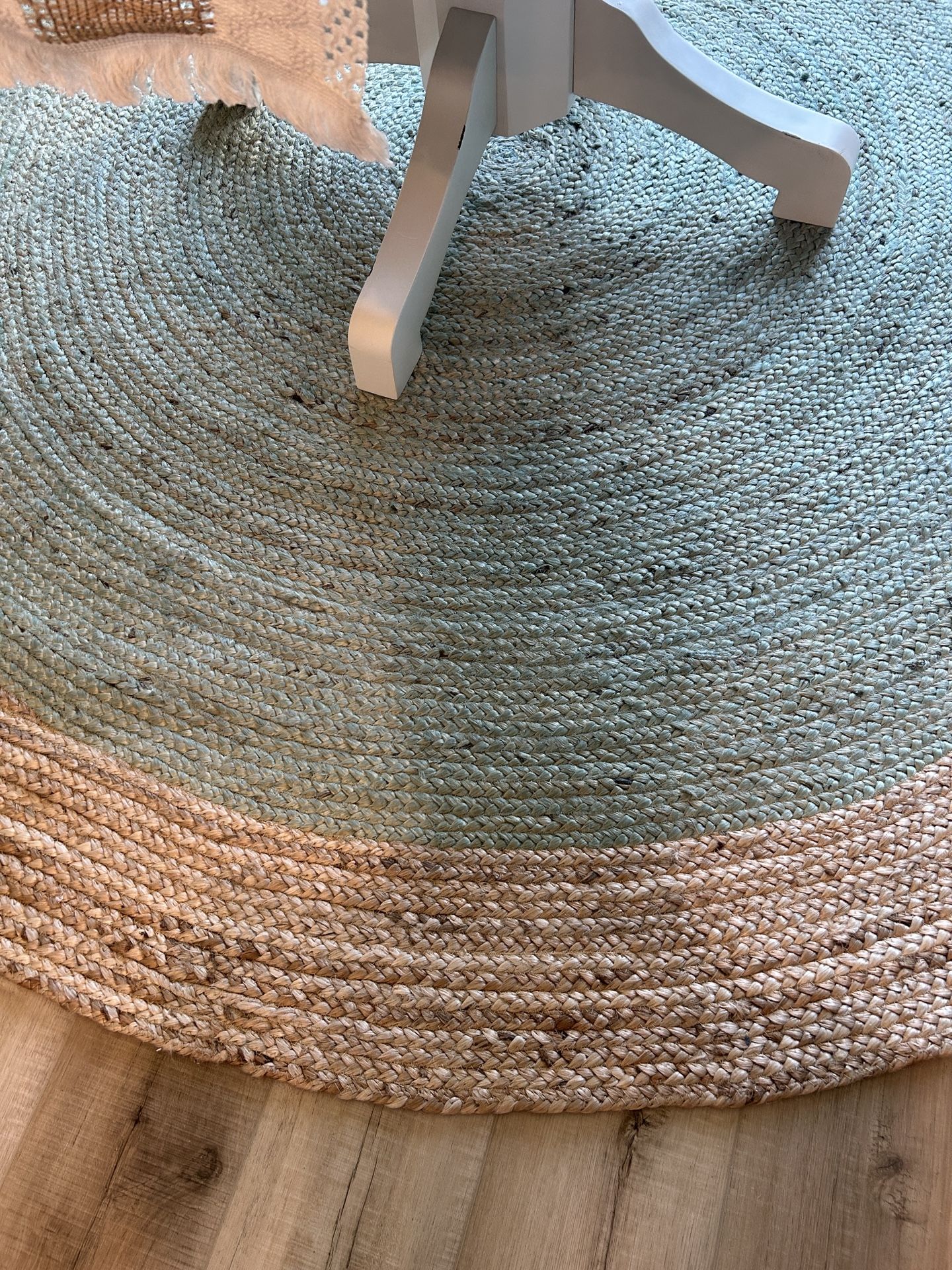 7’ Round jute area rug