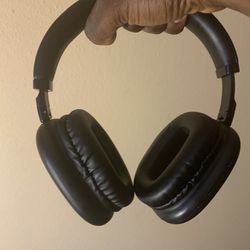 Noise Cancelling Headphones (Order Through DM)