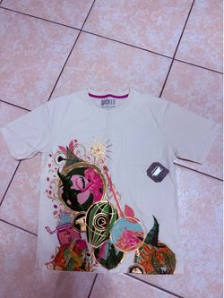 New universal Wicket tee size S value 37 brought at studios