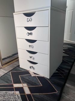2 drawers