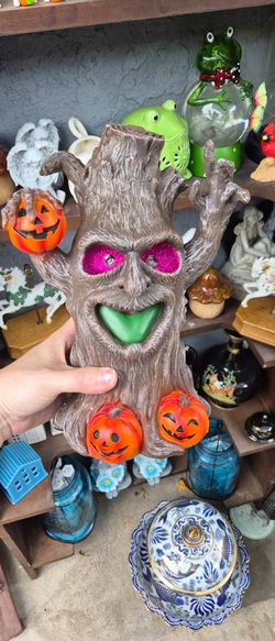 Halloween lights tree