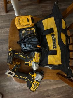 PLEASE NEED GONE  TODAY WILLING TO NEGOTIATE PRICE 2 DEALT IMPACT DRILLS AMD CHARGER AND BATTERY