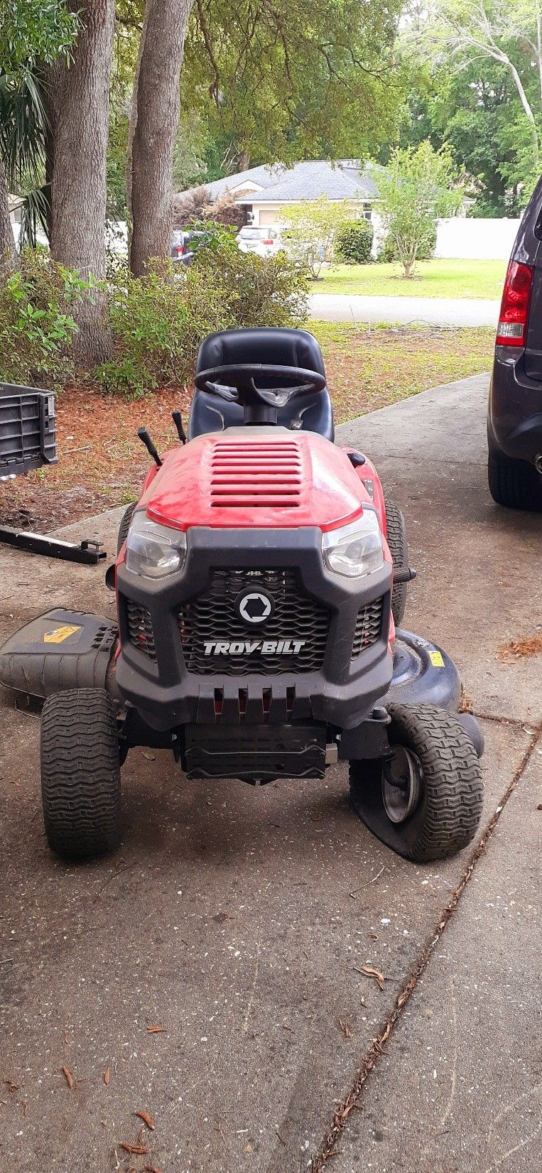 Troy-Bilt Bronco Lawn Tractor