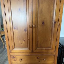 Armoire *PICK UP ONLY*