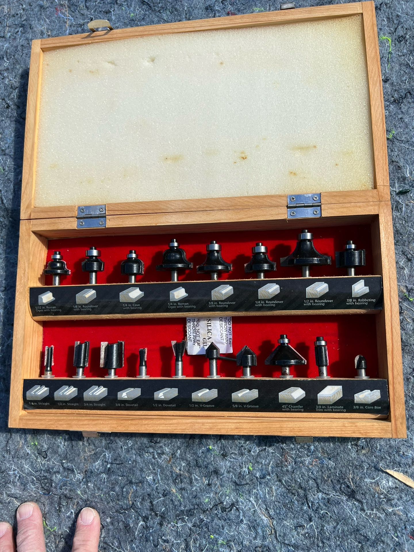 Mastergrip router bit set -18 piece set - wood carrying case - NEVER USED