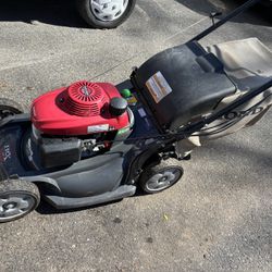 Honda HRX 217 Self propelled lawn mower plus bagger 