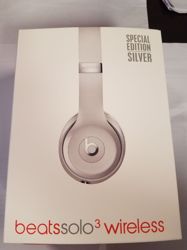 Beats Solo3 Wireless Headphones Silver