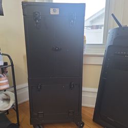 Byootique Rolling Makeup Case w/ Tact Switch Lights & Mirror