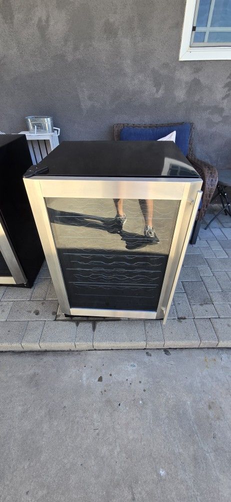 Magic Chef / Vissani UNDER Cabinet Wine Fridge 