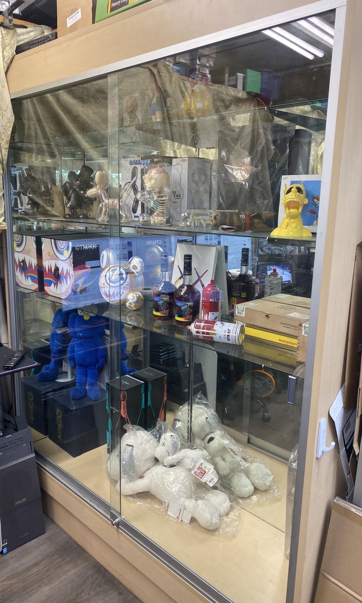 6 feet Maple Wood full vision all mirrored wall case with lock and plug in LED lights