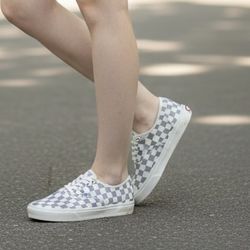 NEW Vans embroidered  silver checked sneakers Women’s  Sz 7.5  lunar Rock low top sneakers NWT