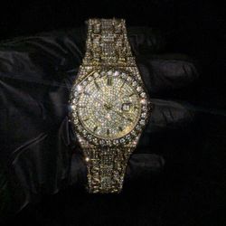 Iced-Out Gold-Tone Crystal Watch – Luxury Look