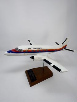 Atlantic models United Express Embraer EMB-110 Bandeirante Vintage Display Model