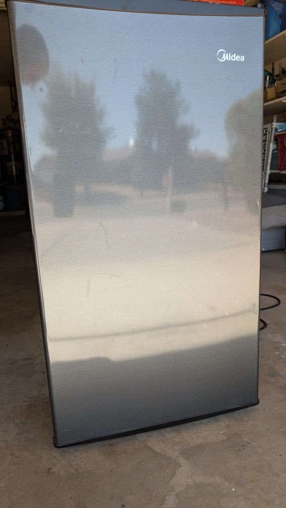 Midea 3.3 Cu Ft Mini Fridge 