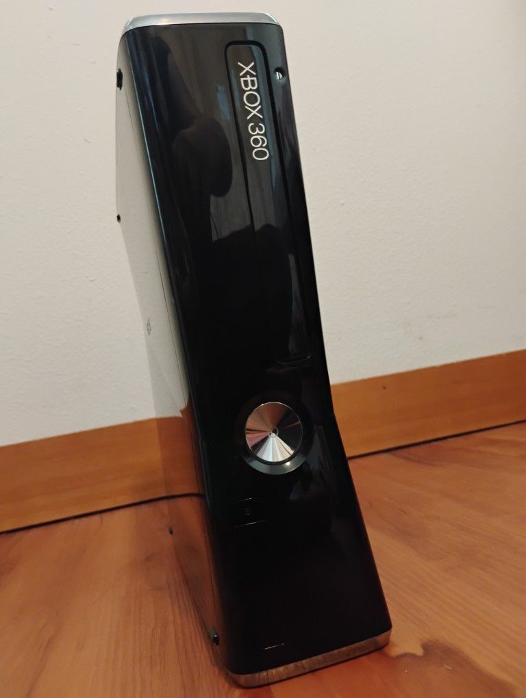 Xbox 360 Slim With Controller And Cables