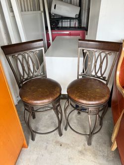 2. Sillas para barra en excelentes condiciones