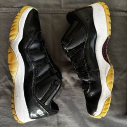 Jordan 11 Retro Low 72-10 Size 9.5 Used 