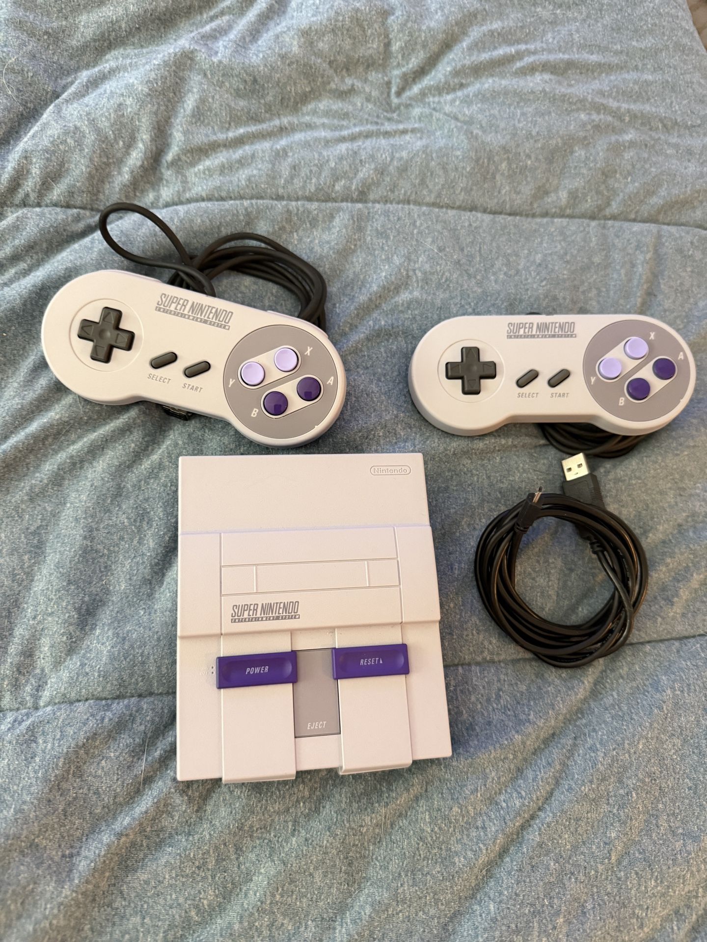 Super Nintendo Mini Console + 2 Remotes