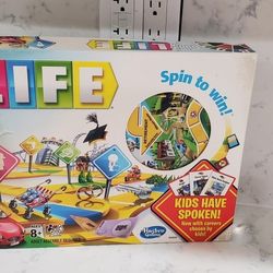 Hasbro Gaming The Game of Life Game, Family Board Game for 2-4 Players,  Indoor Game for Kids Ages 8 and Up, Pegs Come in 6 Colors