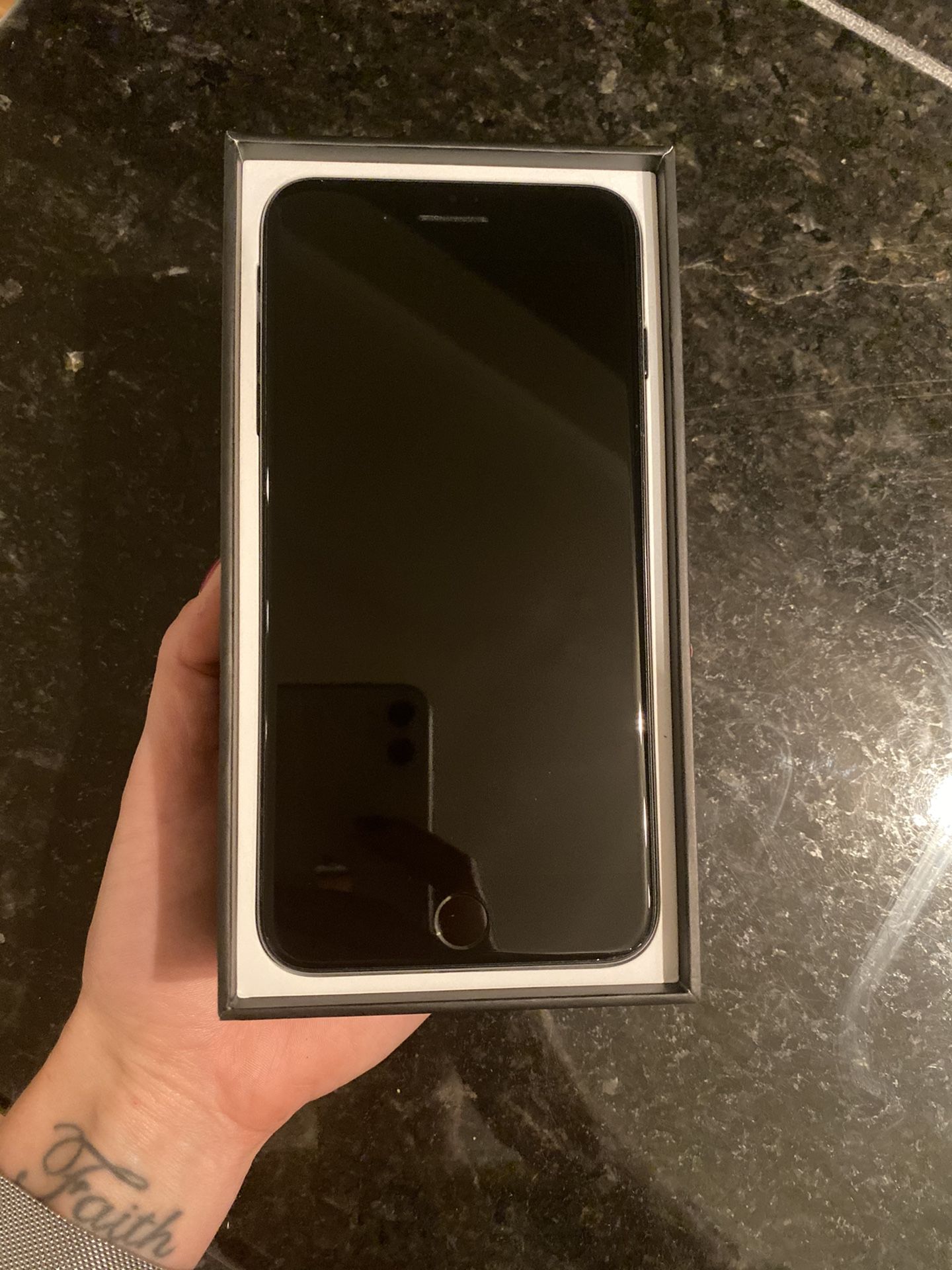 iPhone 7plus 128G unlocked **perfect condition**