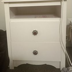 Cute bedside table with Drawers 