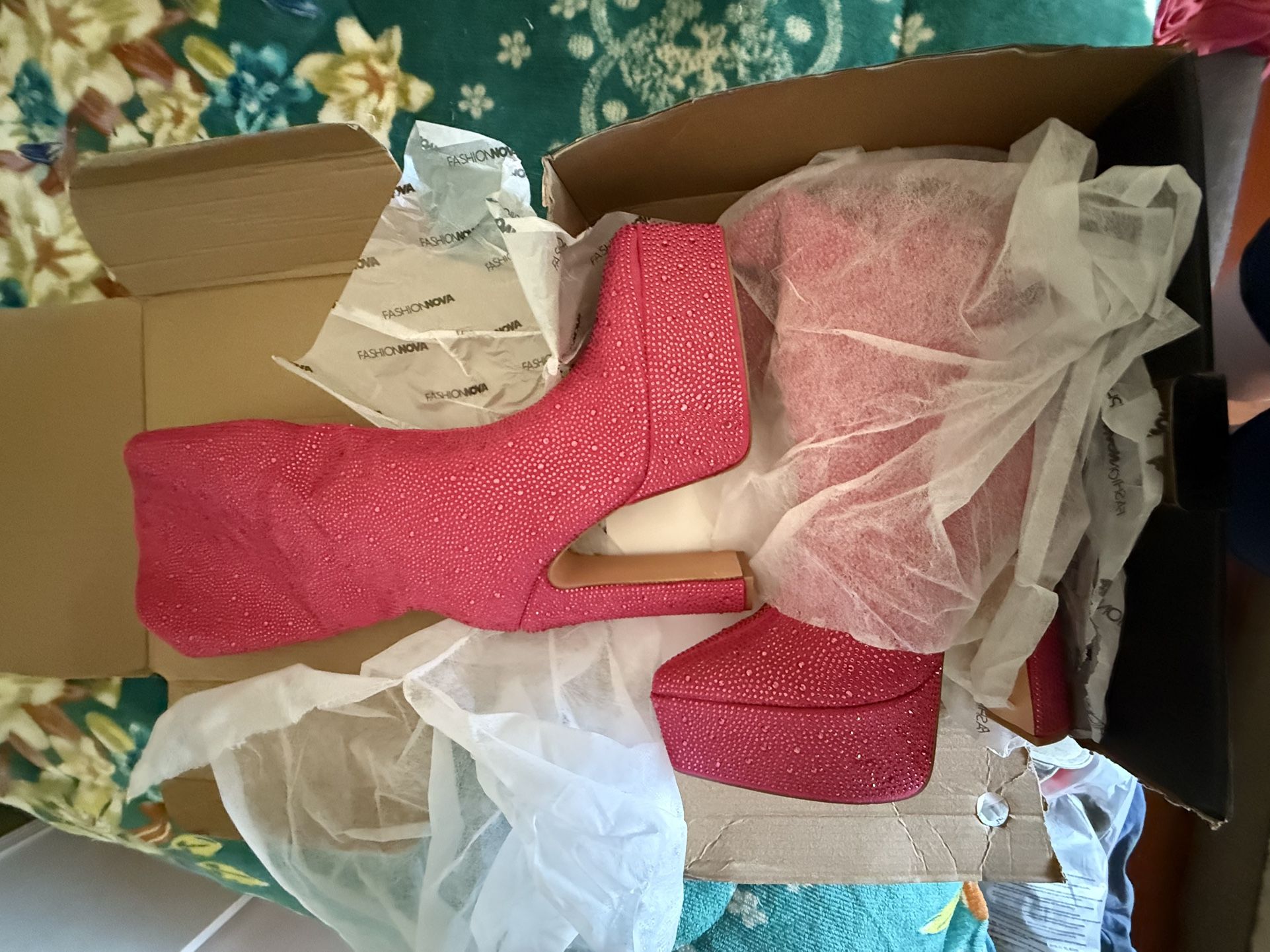 Flashy And Classy Knee High Heeled Boots 