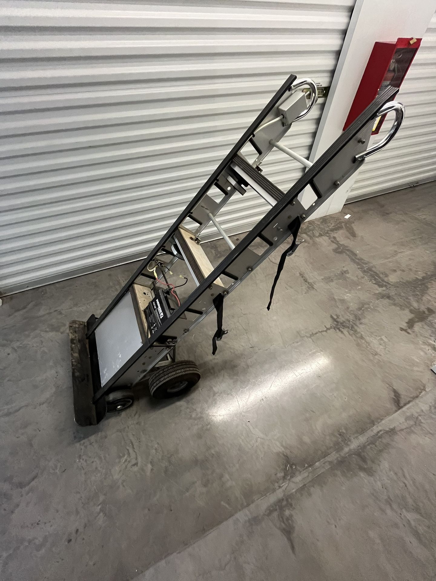Escalera Hand Truck With Wheel Attachment 