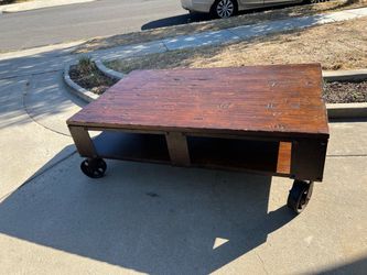 VINTAGE LOOK COFFEE TABLE