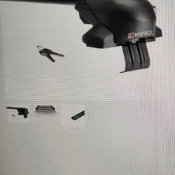 INNO  Aero Roof Racks NISSAN Versa 