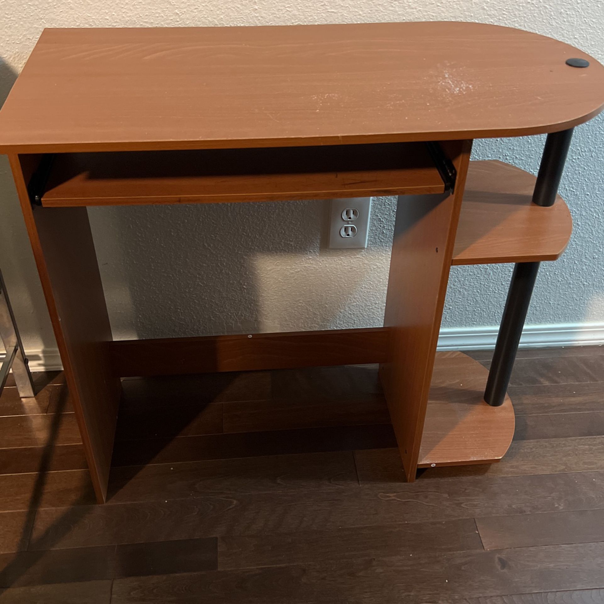 Small Computer Desk With Pullout Keyboard Tray