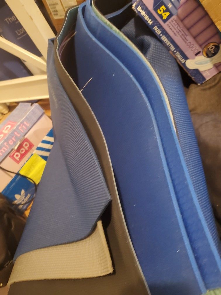 5 yoga mats used
All cleaned good to fair condition