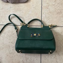 Dark Green DG