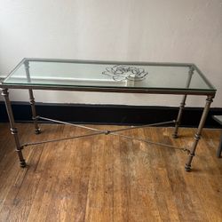 Table / Chairs & Mirror