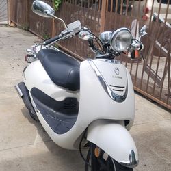 2015 Lance Cali Classic 150cc engine 4K miles on it running new battery carburetor CDI tuned up recently