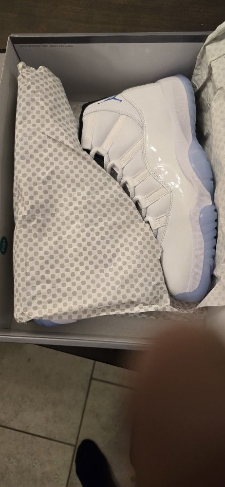 Air Jordan 11 Size 11.5 DS