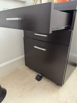 Drawer with wheel