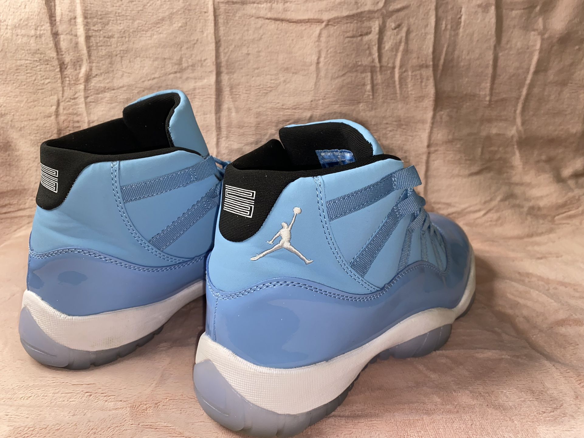 Jordan 11 Pantone